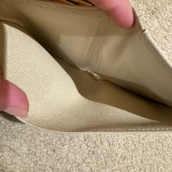 Louis Vuitton Damier Azur Kisslock Wallet - Picture 6 of 11